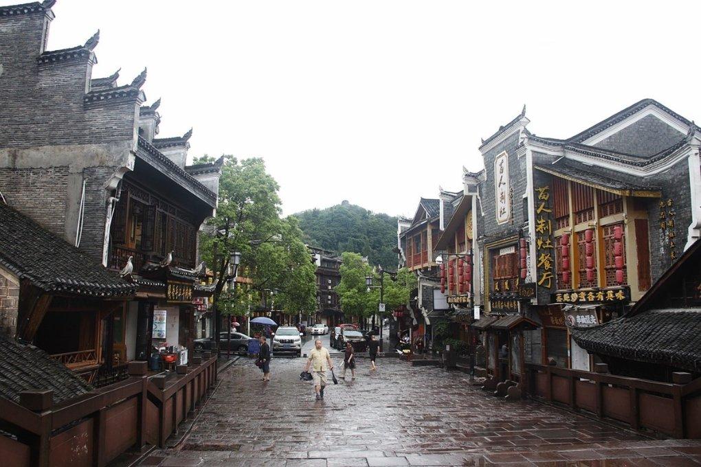 连接正负极